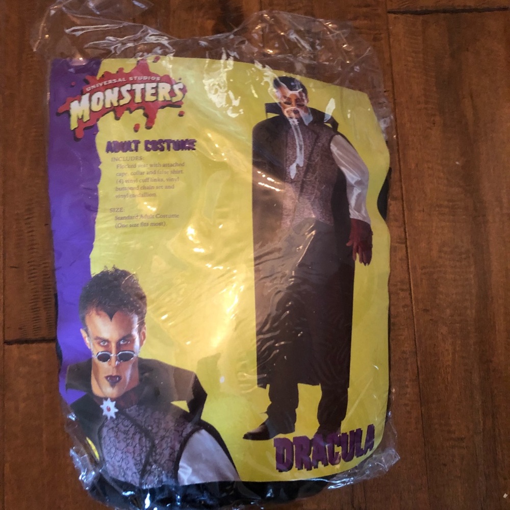 Men’s Dracula vampire Halloween costume